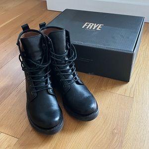 Frye Veronica Combat Black